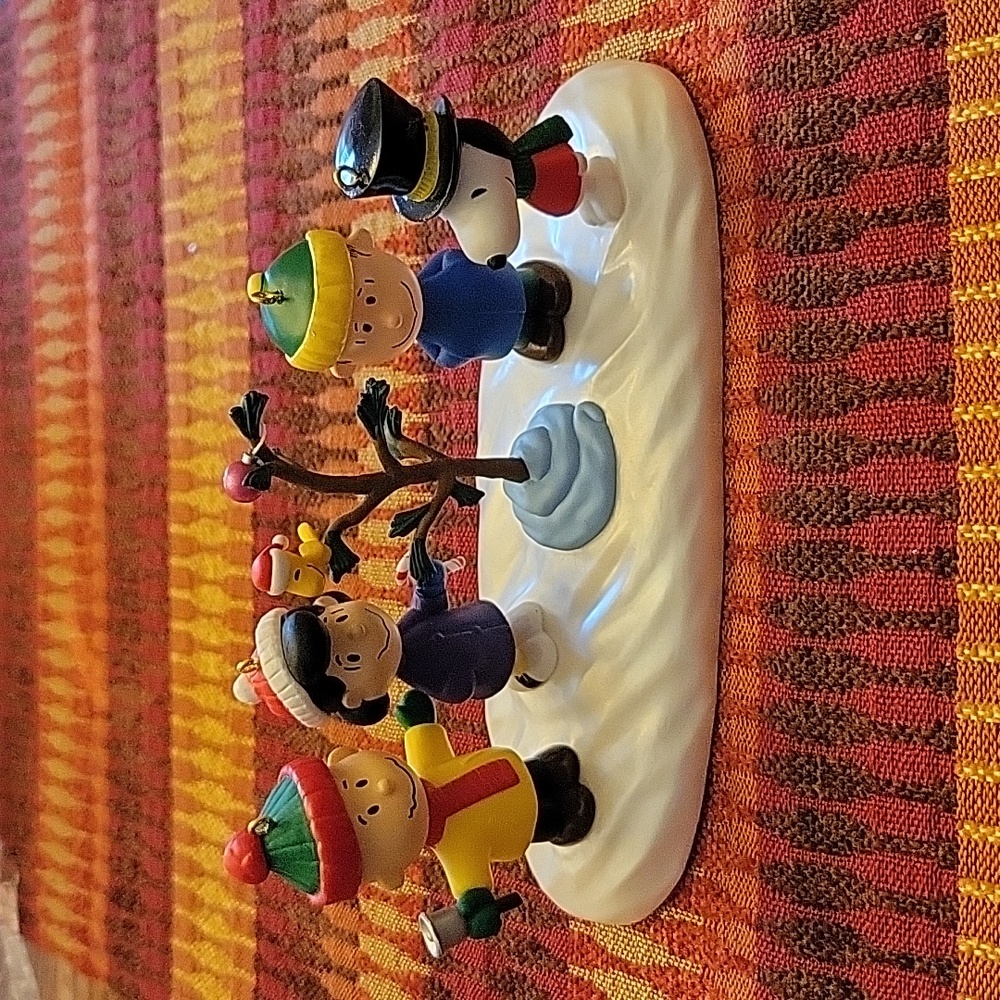 Hallmark keepsake A Charlie Brown Christmas Snow Scene 30th Anniversary set